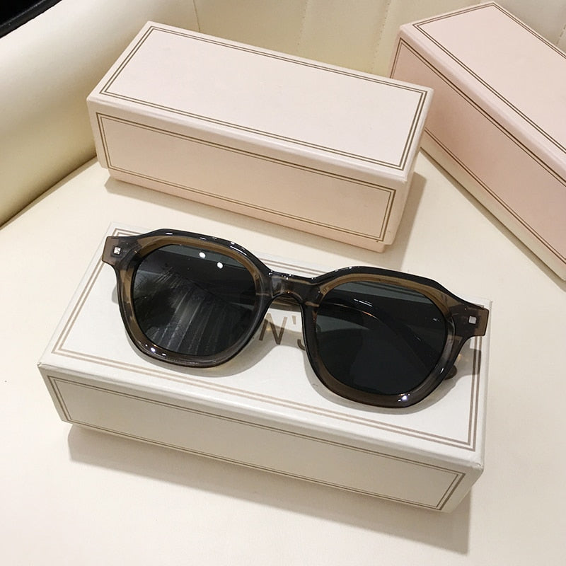 New Trendy Square Rectangle Sunglasses Vintage Women Brand Design Green Frame Yellow Lens Sun Glasses Men Shades UV400