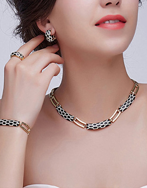 Load image into Gallery viewer, Dubai Costume Jewelry Sets for Women Luxury Bridal Nigerian Wedding African Beads Jewelry Set New Design
