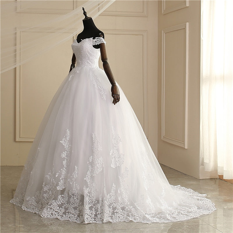 2022 Luxury Lace Boat Neck Ball Gown Wedding Dresses Sweetheart Sheer Back Princess Illusion Applique Bridal Gowns Casamento