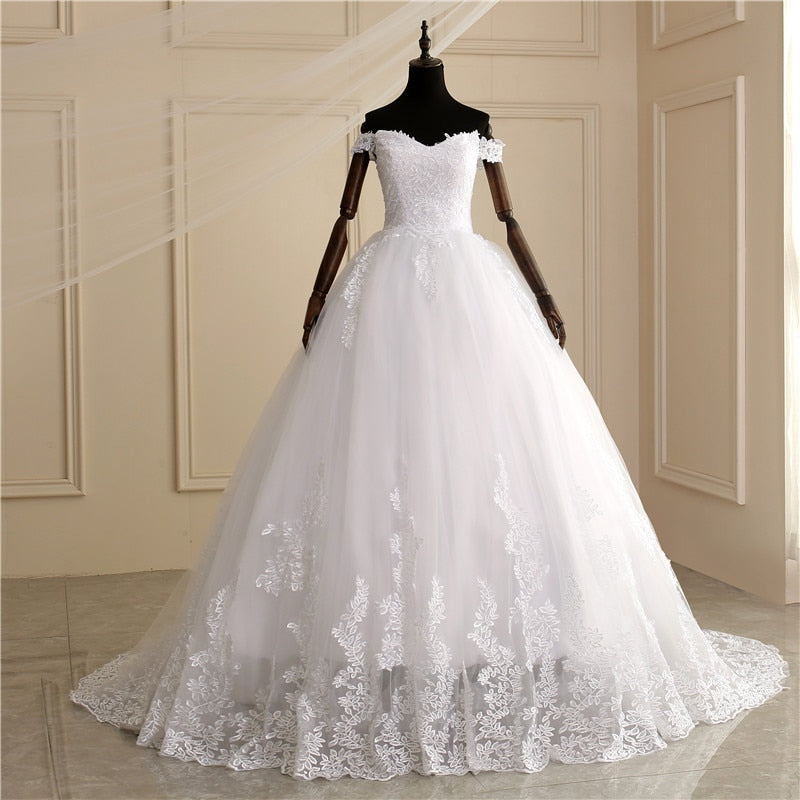 2022 Luxury Lace Boat Neck Ball Gown Wedding Dresses Sweetheart Sheer Back Princess Illusion Applique Bridal Gowns Casamento