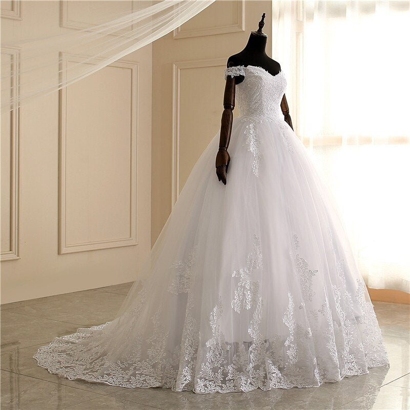 2022 Luxury Lace Boat Neck Ball Gown Wedding Dresses Sweetheart Sheer Back Princess Illusion Applique Bridal Gowns Casamento