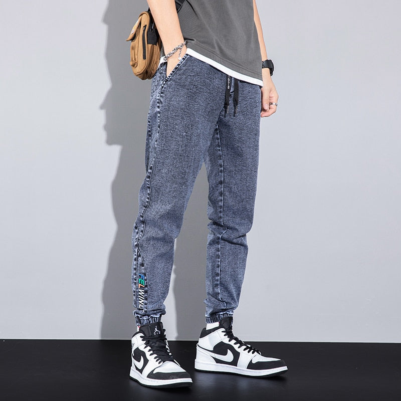 2022 Spring Summer Loose Men&#39;s Jeans Text Embroidery Baggy Elastic Waist Harlan Cargo Jogger Trousers Male Grey Large Size M-8XL