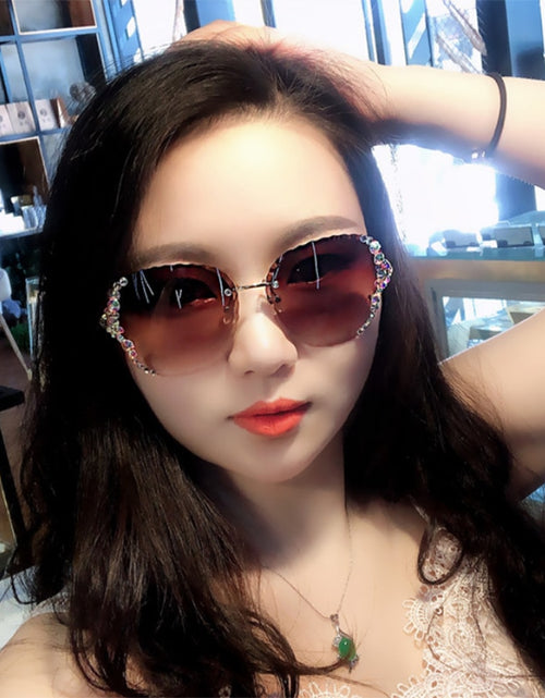 Load image into Gallery viewer, Diamond Sunglasses Women Rimless Luxe 2022 Glasses Moda Mujer Vasos Decorativos Lunette De Soleil Femme Zonnebril Dames
