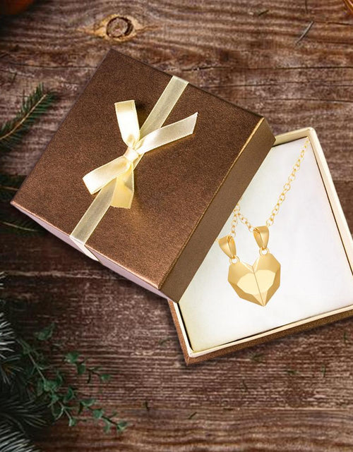 Load image into Gallery viewer, Matching Necklace Personalized Magnetic Couples Necklace Wishing Stone Couples Stitching Magnetic Love Necklaces Heart Neckla
