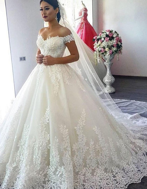 Load image into Gallery viewer, 2022 Luxury Lace Boat Neck Ball Gown Wedding Dresses Sweetheart Sheer Back Princess Illusion Applique Bridal Gowns Casamento
