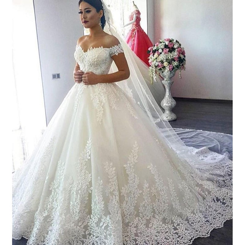 2022 Luxury Lace Boat Neck Ball Gown Wedding Dresses Sweetheart Sheer Back Princess Illusion Applique Bridal Gowns Casamento