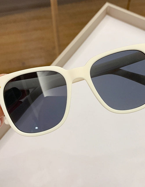 Load image into Gallery viewer, New Square Frame Children&#39;s Sunglasses Vintage Sunscreen Glasses Black Children&#39;s goggles UV400 Eyewear
