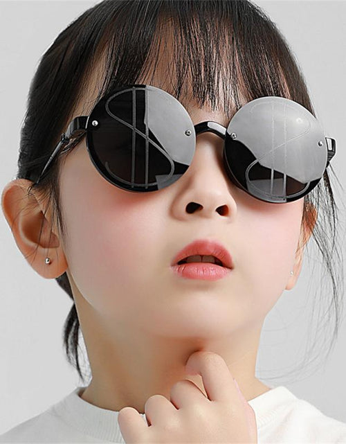 Load image into Gallery viewer, 2022 Fashion Brand Heart Sunglasses Children Retro Cute Pink Cartoon Sun Glasses Frame Girls Boys Baby Sunglasses UV400 Eyewear
