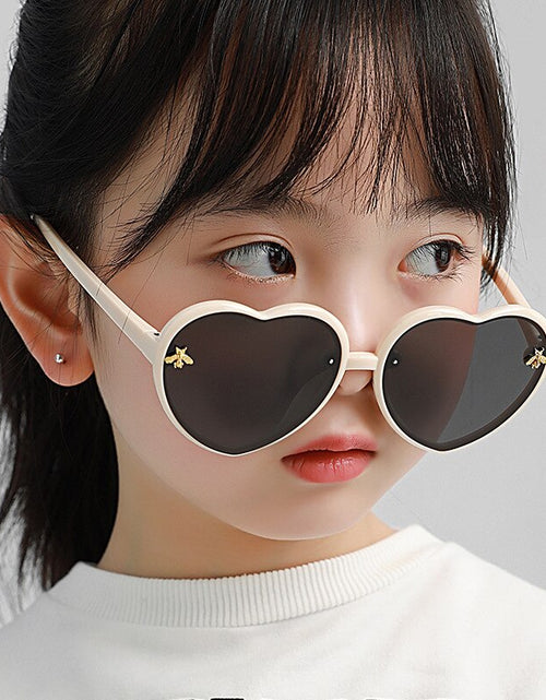 Load image into Gallery viewer, 2022 Fashion Brand Heart Sunglasses Children Retro Cute Pink Cartoon Sun Glasses Frame Girls Boys Baby Sunglasses UV400 Eyewear
